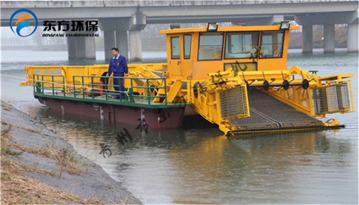  淠史杭灌溉渠管理局購買的DFGC─150 型水草收割船